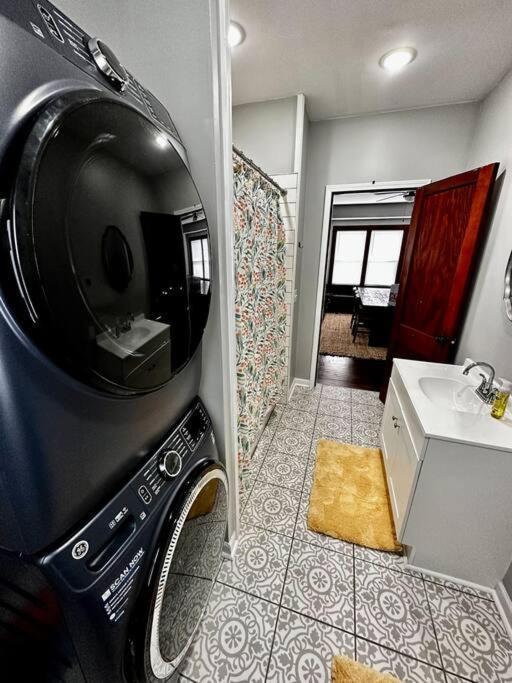 Mrs. Hughes Cottage - 2 Bedroom House W/ Parking Hamilton Dış mekan fotoğraf
